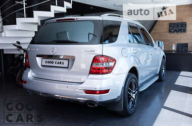 Позашляховик / Кросовер Mercedes-Benz M-Class 2011 в 