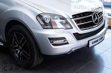 Позашляховик / Кросовер Mercedes-Benz M-Class 2011 в 