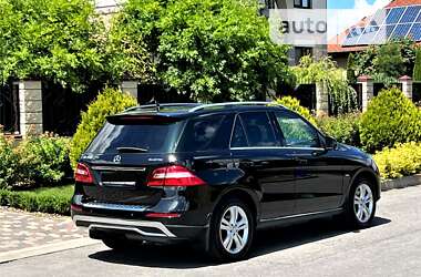 Внедорожник / Кроссовер Mercedes-Benz M-Class 2011 в 