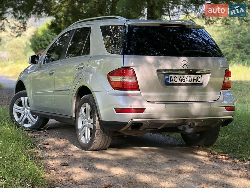 Внедорожник / Кроссовер Mercedes-Benz M-Class 2010 в Межгорье