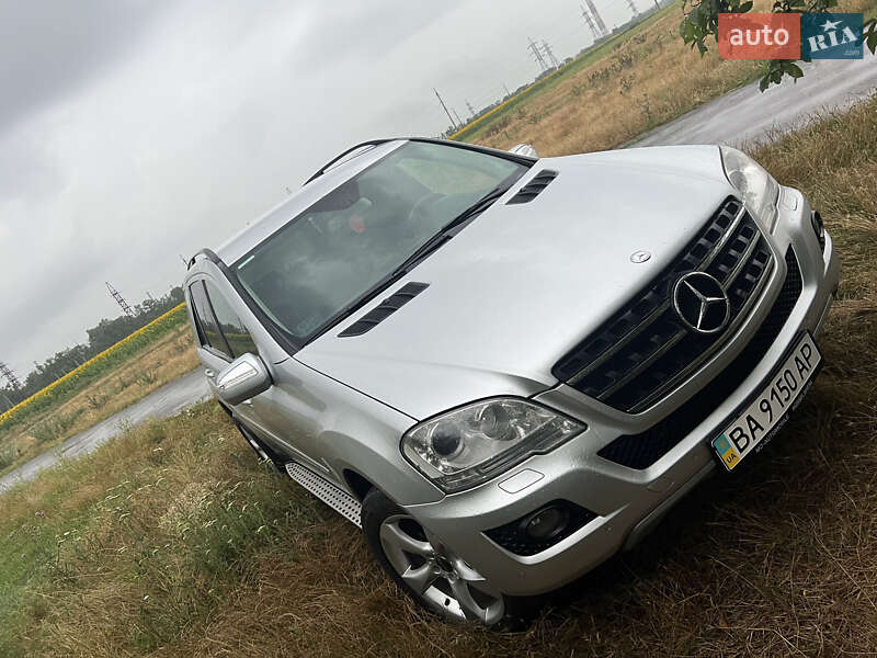 Внедорожник / Кроссовер Mercedes-Benz M-Class 2009 в Долинской