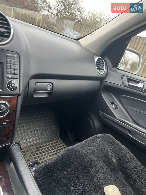 Внедорожник / Кроссовер Mercedes-Benz M-Class 2009 в Долинской