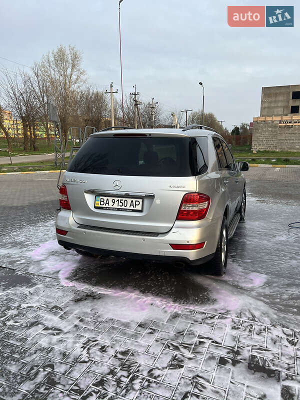 Внедорожник / Кроссовер Mercedes-Benz M-Class 2009 в Долинской