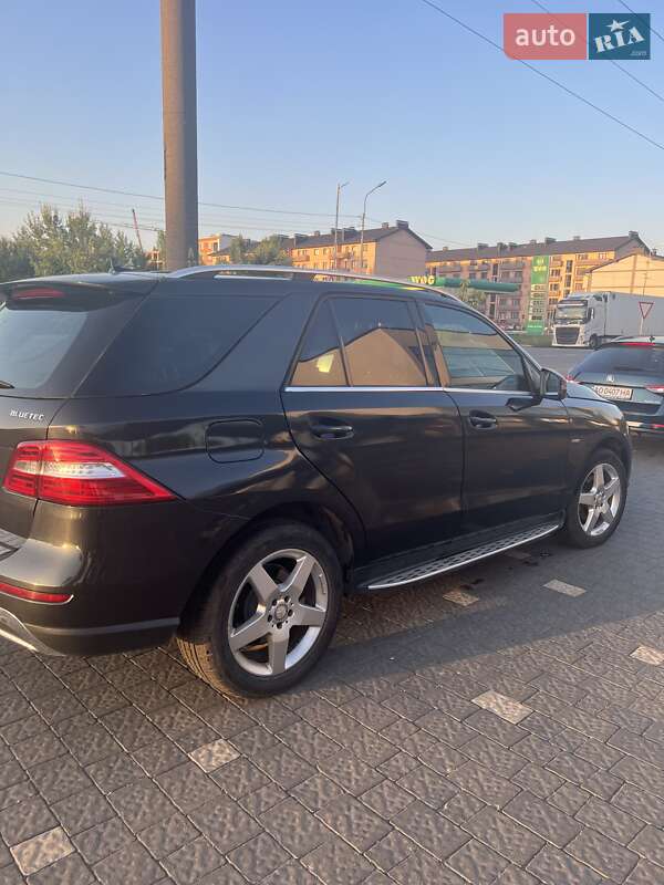 Внедорожник / Кроссовер Mercedes-Benz M-Class 2011 в Ужгороде
