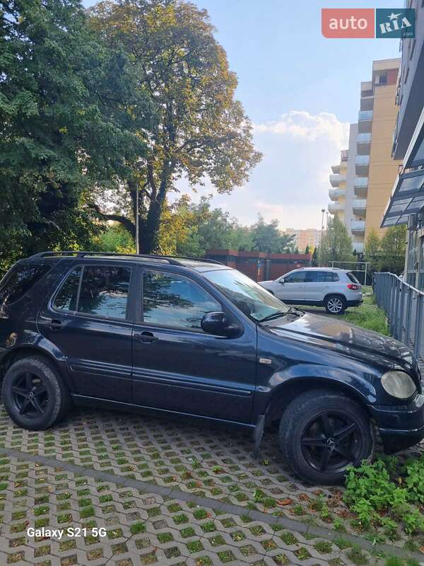 Mercedes-Benz M-Class 1998