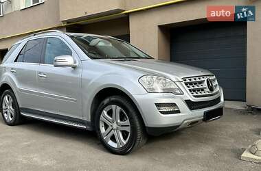 Внедорожник / Кроссовер Mercedes-Benz M-Class 2011 в 