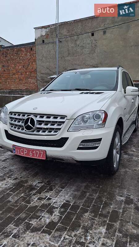 Внедорожник / Кроссовер Mercedes-Benz M-Class 2010 в Черновцах