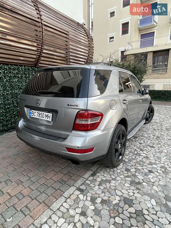 Внедорожник / Кроссовер Mercedes-Benz M-Class 2011 в Бродах
