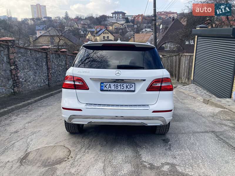 Внедорожник / Кроссовер Mercedes-Benz M-Class 2015 в Киеве