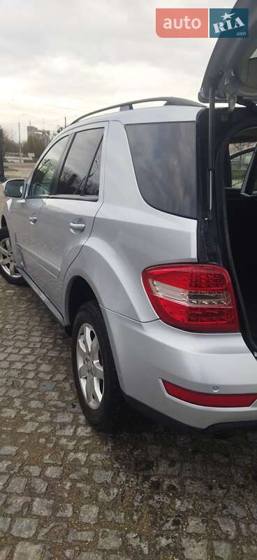 Внедорожник / Кроссовер Mercedes-Benz M-Class 2010 в Кременце
