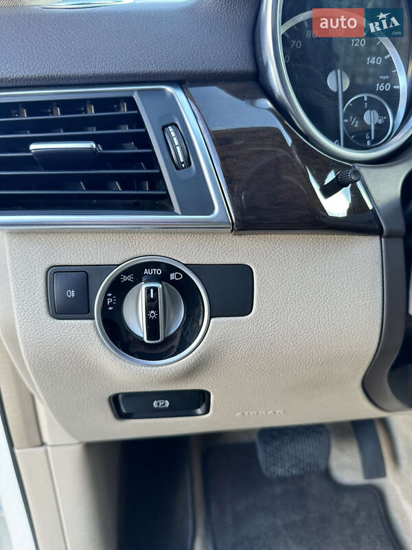 Позашляховик / Кросовер Mercedes-Benz M-Class 2014 в Києві