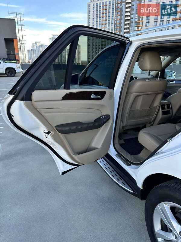 Позашляховик / Кросовер Mercedes-Benz M-Class 2014 в Києві