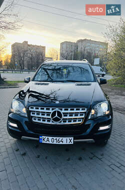 Внедорожник / Кроссовер Mercedes-Benz M-Class 2010 в Киеве