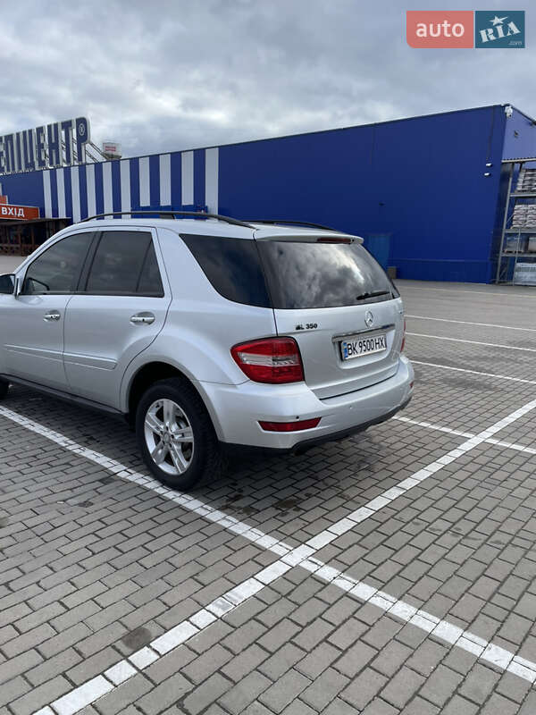Внедорожник / Кроссовер Mercedes-Benz M-Class 2009 в Дубно