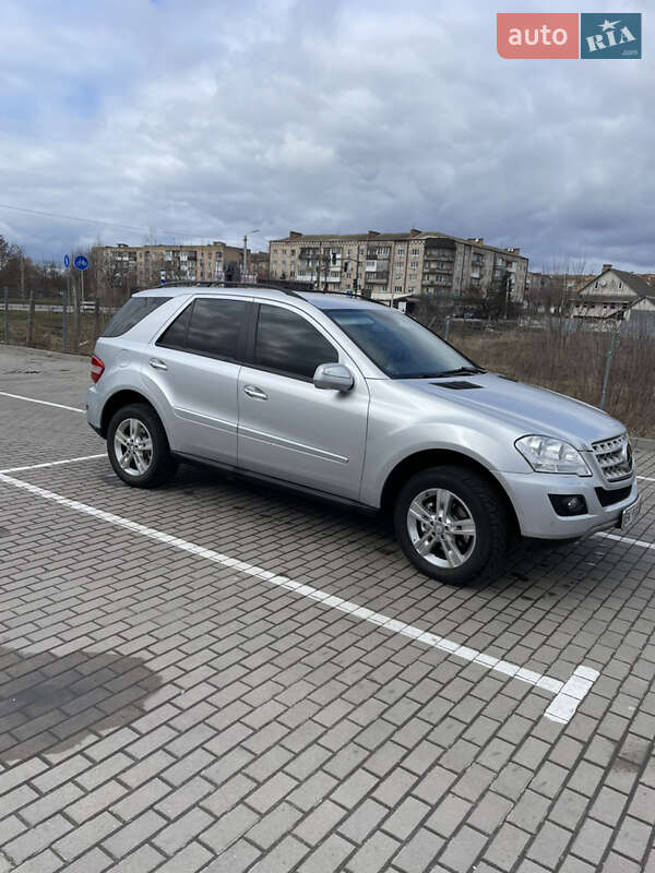 Внедорожник / Кроссовер Mercedes-Benz M-Class 2009 в Дубно