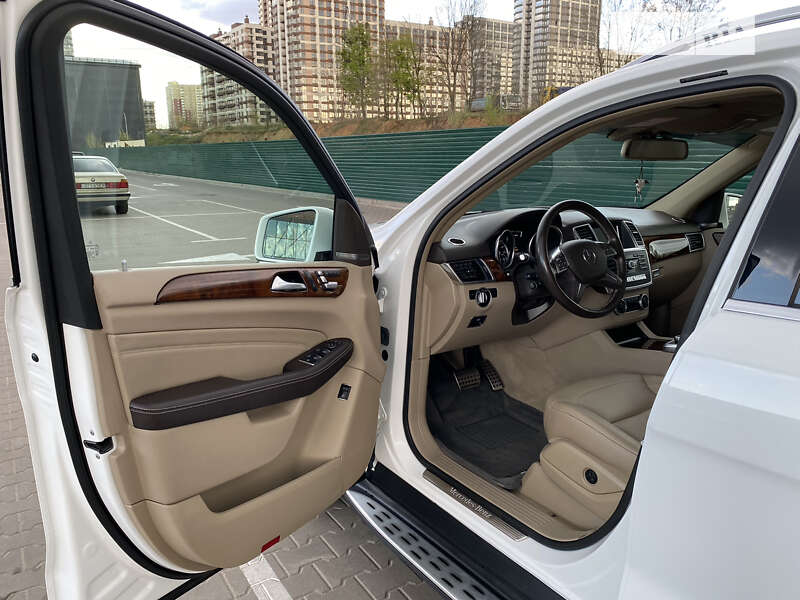Внедорожник / Кроссовер Mercedes-Benz M-Class 2015 в Киеве
