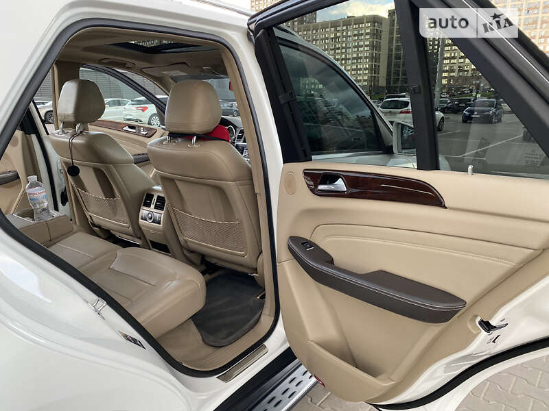 Внедорожник / Кроссовер Mercedes-Benz M-Class 2015 в Киеве