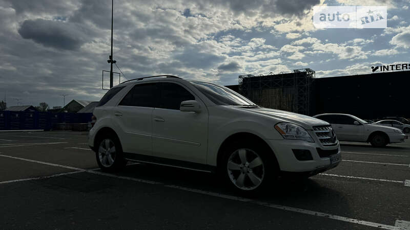 Внедорожник / Кроссовер Mercedes-Benz M-Class 2010 в Киеве