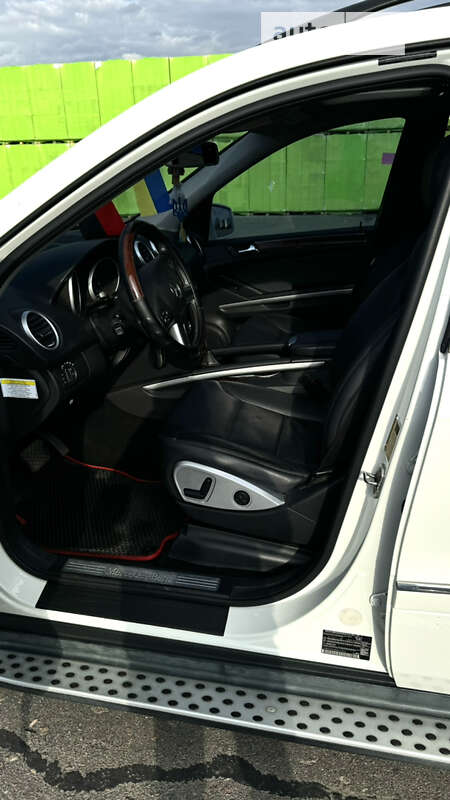 Внедорожник / Кроссовер Mercedes-Benz M-Class 2010 в Киеве