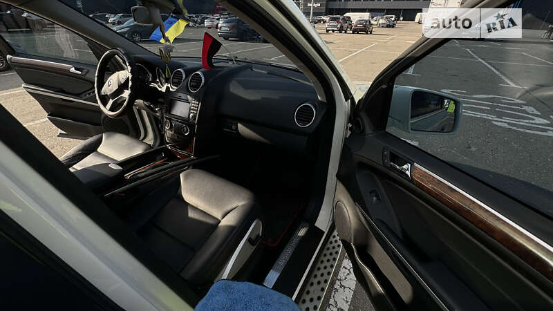 Внедорожник / Кроссовер Mercedes-Benz M-Class 2010 в Киеве