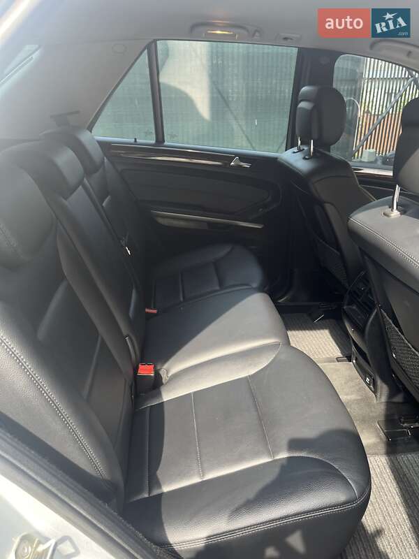 Внедорожник / Кроссовер Mercedes-Benz M-Class 2009 в Киеве