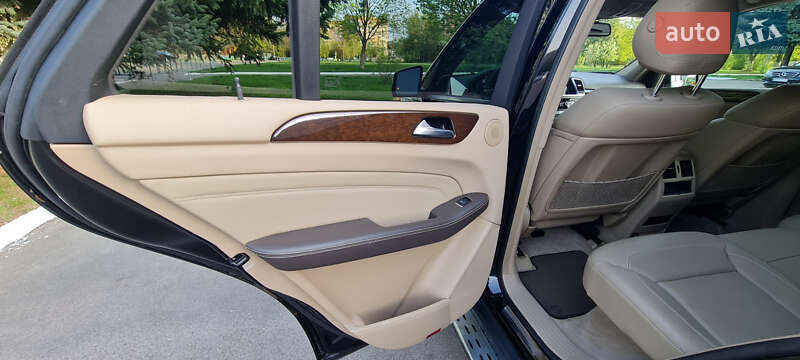 Внедорожник / Кроссовер Mercedes-Benz M-Class 2014 в Ровно