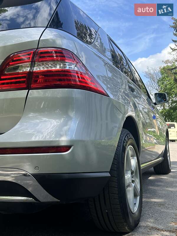 Внедорожник / Кроссовер Mercedes-Benz M-Class 2013 в Черновцах