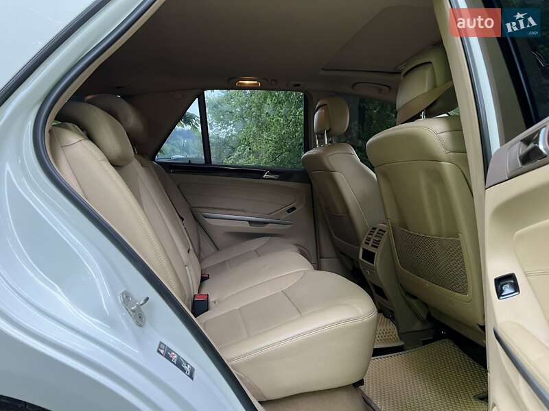 Внедорожник / Кроссовер Mercedes-Benz M-Class 2011 в Кременце