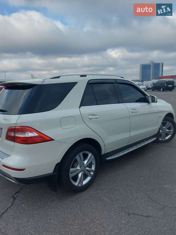 Позашляховик / Кросовер Mercedes-Benz M-Class 2011 в Києві