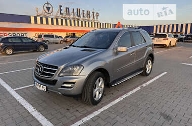 Позашляховик / Кросовер Mercedes-Benz M-Class 2011 в Чернівцях