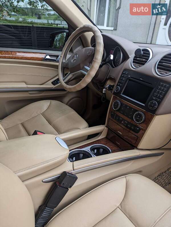 Позашляховик / Кросовер Mercedes-Benz M-Class 2011 в Чернівцях
