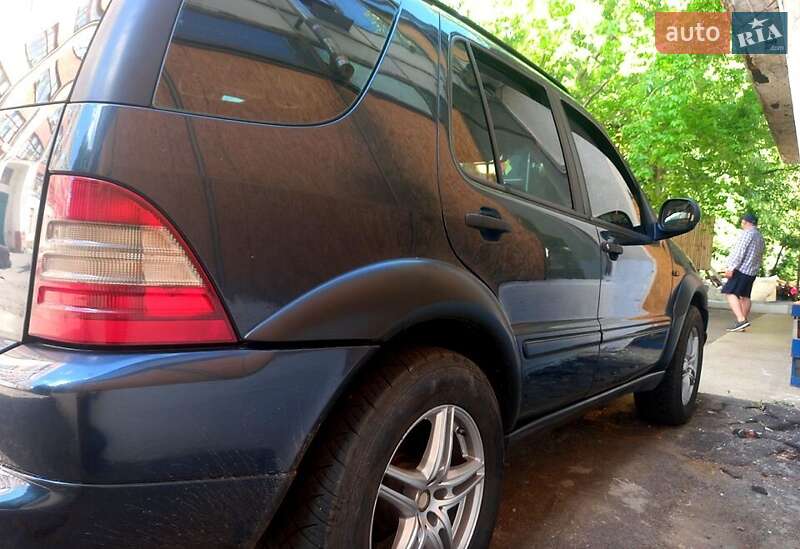 Позашляховик / Кросовер Mercedes-Benz M-Class 2001 в Харкові