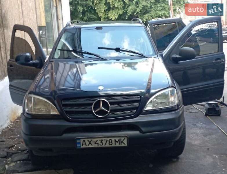 Позашляховик / Кросовер Mercedes-Benz M-Class 2001 в Харкові