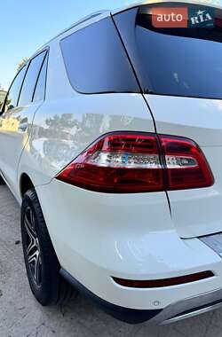 Внедорожник / Кроссовер Mercedes-Benz M-Class 2011 в 