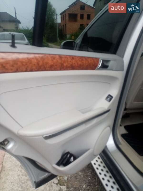 Внедорожник / Кроссовер Mercedes-Benz M-Class 2006 в Хусте