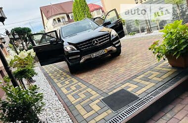 Внедорожник / Кроссовер Mercedes-Benz M-Class 2012 в 