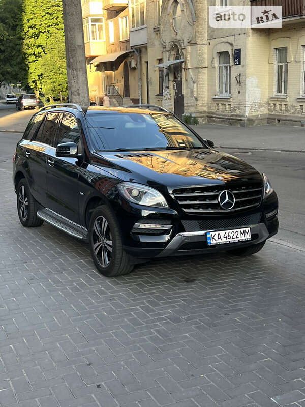 Mercedes-Benz M-Class 2011 Mercedes-Benz M-Class 2011