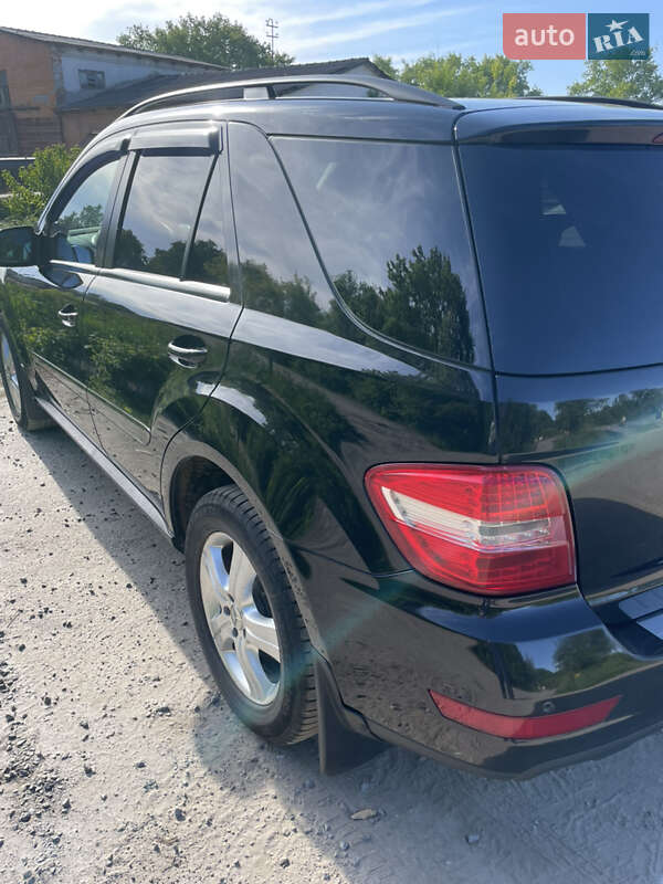 Внедорожник / Кроссовер Mercedes-Benz M-Class 2009 в Козове