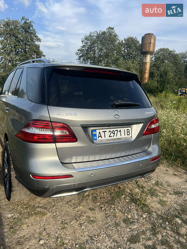 Позашляховик / Кросовер Mercedes-Benz M-Class 2012 в Коломиї