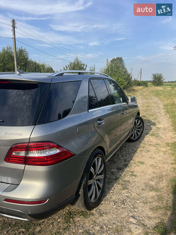 Позашляховик / Кросовер Mercedes-Benz M-Class 2012 в Коломиї
