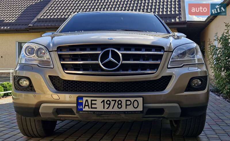 Позашляховик / Кросовер Mercedes-Benz M-Class 2010 в Дніпрі