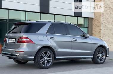 Позашляховик / Кросовер Mercedes-Benz M-Class 2014 в Хмельницькому