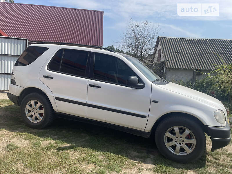Внедорожник / Кроссовер Mercedes-Benz M-Class 1999 в Судовой Вишне