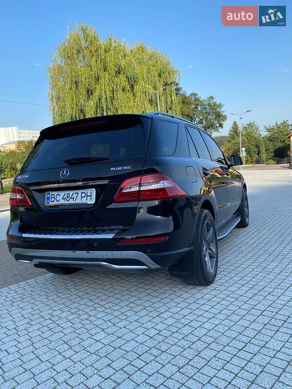 Внедорожник / Кроссовер Mercedes-Benz M-Class 2012 в Львове