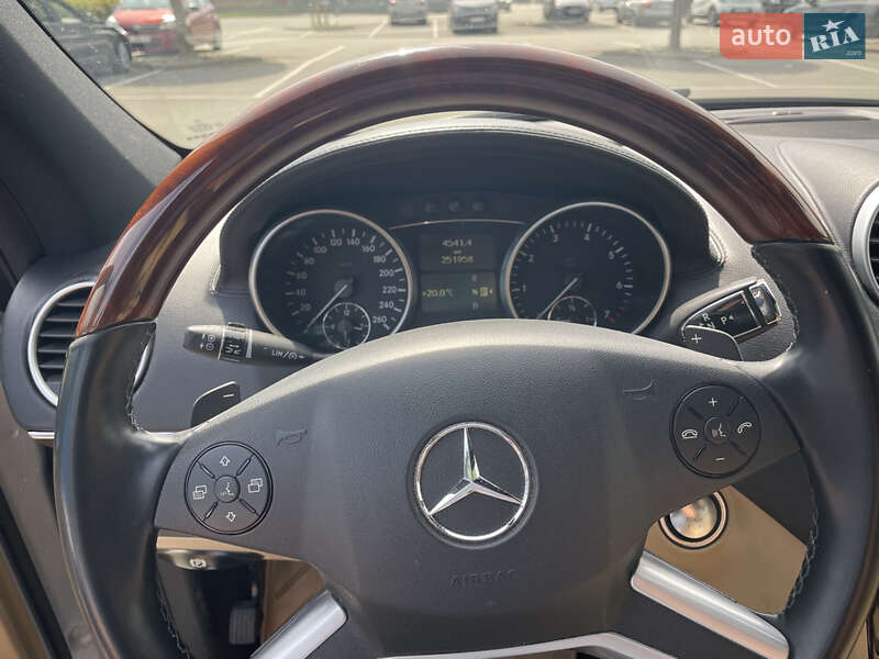 Внедорожник / Кроссовер Mercedes-Benz M-Class 2011 в Киеве