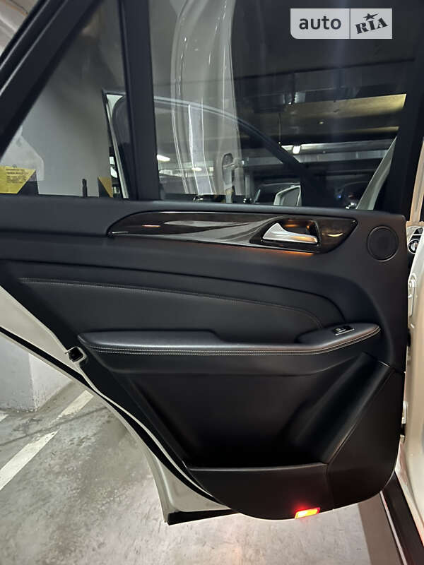 Внедорожник / Кроссовер Mercedes-Benz M-Class 2012 в Киеве