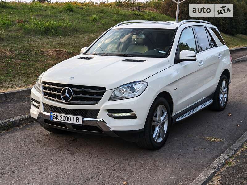 Внедорожник / Кроссовер Mercedes-Benz M-Class 2013 в Ровно