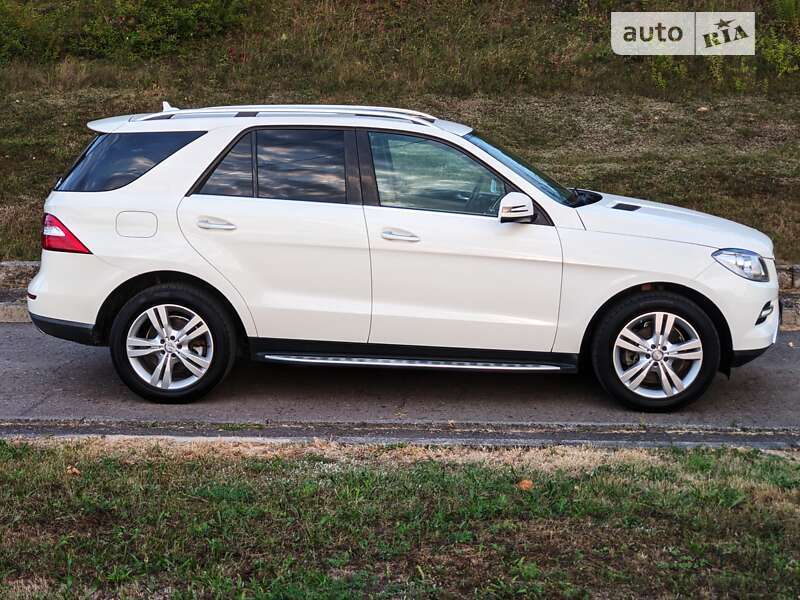 Внедорожник / Кроссовер Mercedes-Benz M-Class 2013 в Ровно