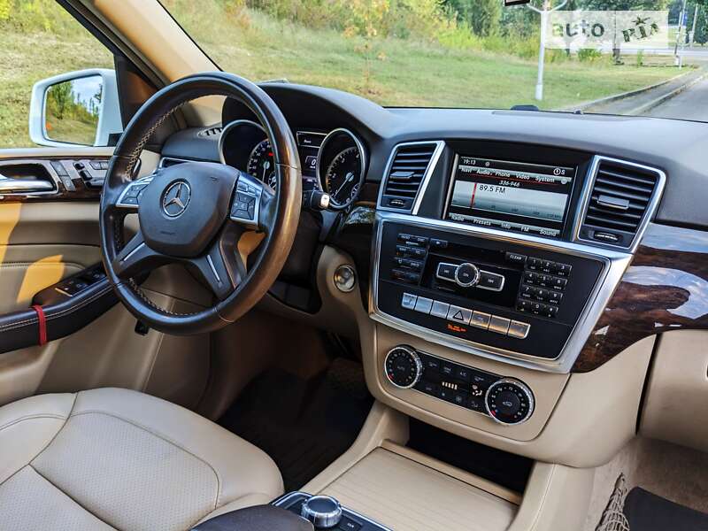 Внедорожник / Кроссовер Mercedes-Benz M-Class 2013 в Ровно