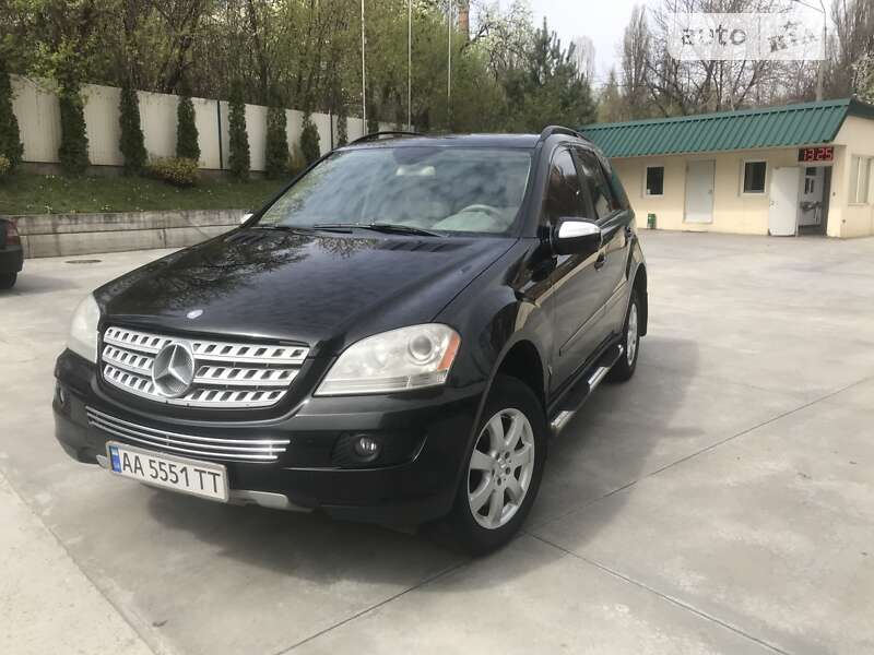 Mercedes-Benz M-Class 2005